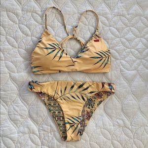 Roxy Reversible Bikini Top & cheeky bottoms